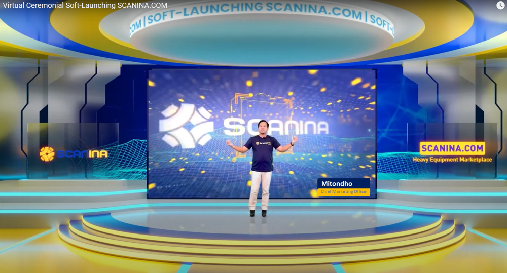Mitondho, Chief Marketing Officer Scanina.com sedang presentasi product platform